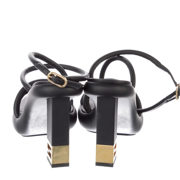❤️❤️ FENDI
Nappa Baguette Ankle Strap Platform Sandals❤️❤️ - Picture 5 of 6